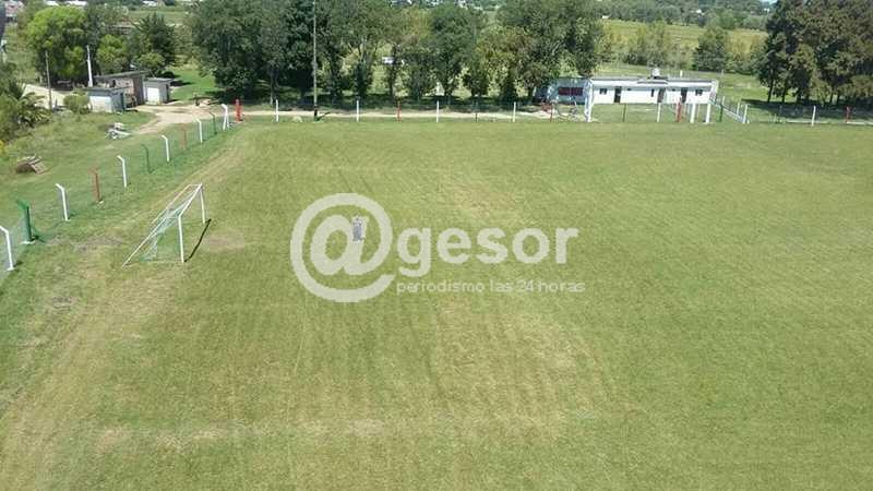 Entre otras obras proyectadas, el decano del balompié cardonense levanta una tribuna para 500 espectadores y se mejora la red lumínica.